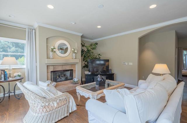 471 El Dorado Street, Monterey CA: https://media.crmls.org/mediaz/dd26756d-a8a0-49c1-9176-019d4042f167.jpg