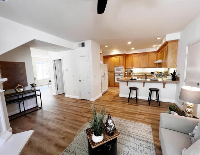 49031 Woodgrove Cmn, Fremont CA: https://media.crmls.org/mediaz/dd26dbb2-408b-45cd-ad42-ed0add9d27d1.jpg