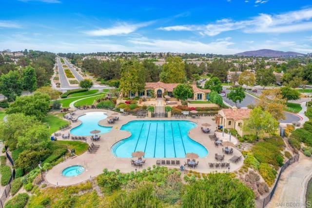 1288 Long View Drive, Chula Vista CA: https://media.crmls.org/mediaz/dd26eb39-6e4e-4149-ada1-62c0202d0cfc.jpg