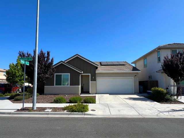 1460 Waterwheel Lane, Hollister CA: https://media.crmls.org/mediaz/dd26f7f8-93cf-4d4b-9757-4f4e4224333c.jpg