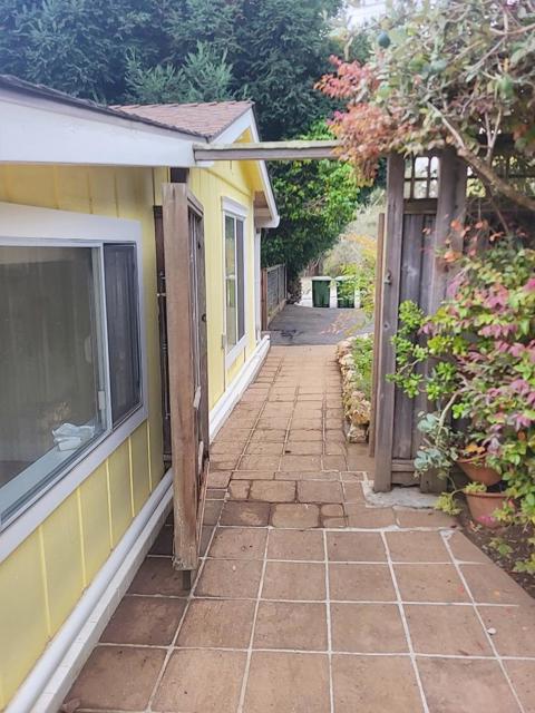3360 Merrill Road, Aptos CA: https://media.crmls.org/mediaz/dd276a8c-b79f-4902-9530-0b771c53a46d.jpg