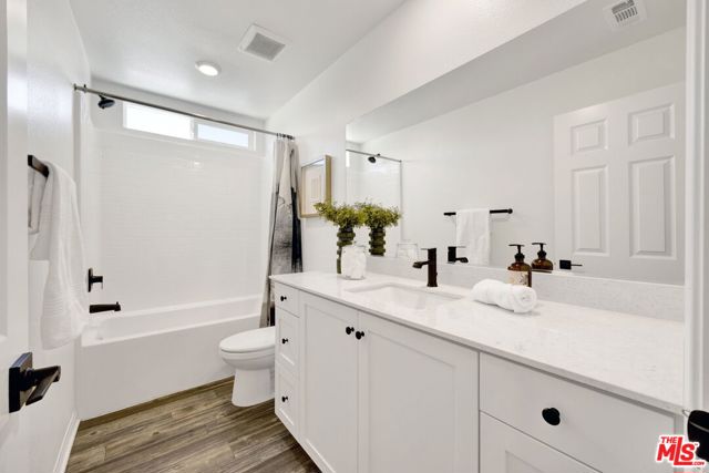 17028 Zion, Santa Clarita CA: https://media.crmls.org/mediaz/dd279080-cf62-4ef3-bf05-f6448011f98f.jpg