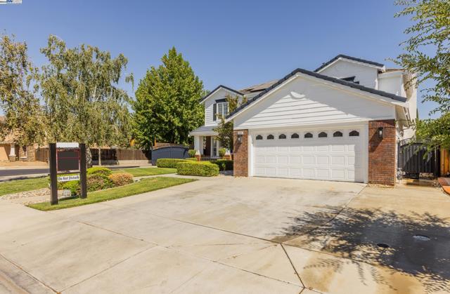 261 Kelley Mist Ct, Tracy CA: https://media.crmls.org/mediaz/dd27ace3-4a0c-4db2-959d-d716bb375752.jpg