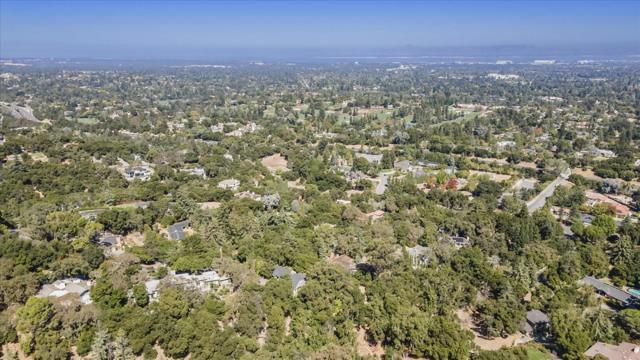 11090 Mora Drive, Los Altos Hills CA: https://media.crmls.org/mediaz/dd27f393-c39f-4bab-8a0a-116fadfbc739.jpg