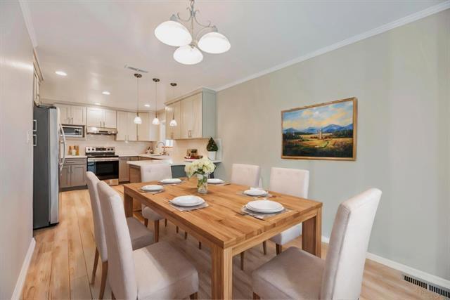 20 Queen Anne Court, Millbrae CA: https://media.crmls.org/mediaz/dd284c07-fa79-4cfb-9181-342dcf2508aa.jpg