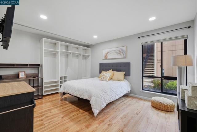 9025 Alcosta Blvd, San Ramon CA: https://media.crmls.org/mediaz/dd2857a4-1fb7-4d67-b883-9a36c34bb89d.jpg