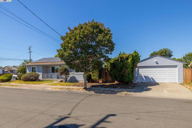 27830 Thackeray Ave, Hayward CA: https://media.crmls.org/mediaz/dd28700e-a867-49ae-b36d-1d0eee6b7e2a.jpg