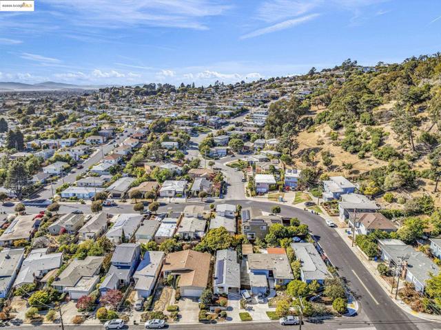 7231 Plank Ave, El Cerrito CA: https://media.crmls.org/mediaz/dd28b7fc-8a3d-4733-b1a8-2916cf940847.jpg