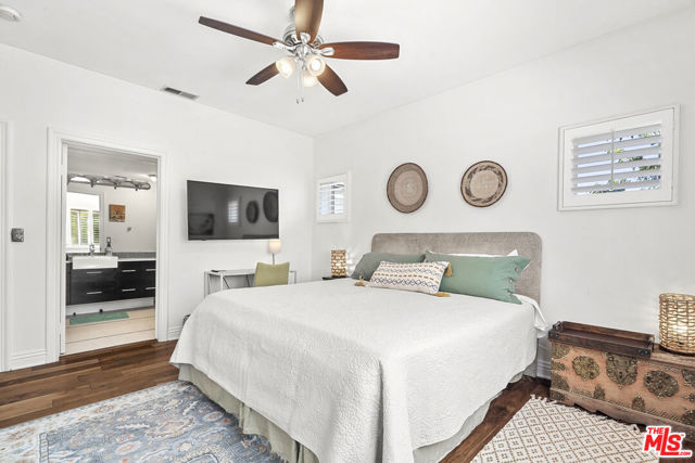 4544 Tobias Avenue, Sherman Oaks CA: https://media.crmls.org/mediaz/dd297b07-3ebf-4422-8655-499cad57e7ec.jpg