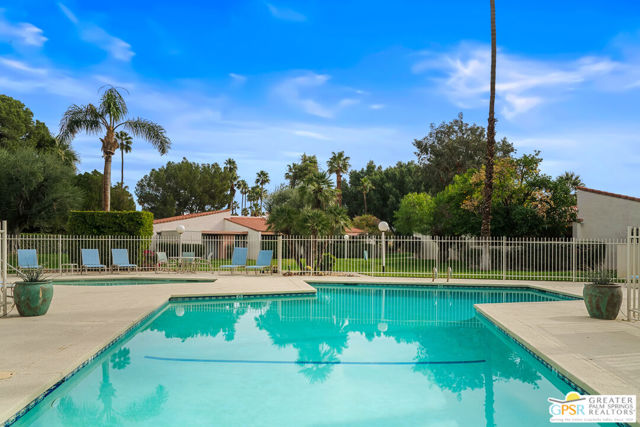 2522 N Whitewater Club Drive #D, Palm Springs, CA 92262