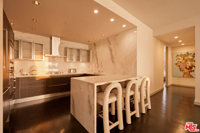 928 N Croft Avenue, Los Angeles CA: https://media.crmls.org/mediaz/dd29b2e6-b1db-468c-a2c8-b6dd69fc123b.jpg