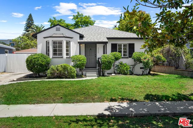 3340 Cardiff Avenue, Los Angeles CA: https://media.crmls.org/mediaz/dd29b51a-d460-40d2-8446-b07a1a1585ef.jpg