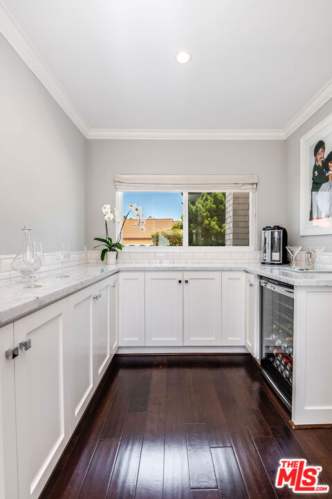 8407 Skyline Drive, Los Angeles CA: https://media.crmls.org/mediaz/dd29ed3f-0d37-4d49-adc5-21b78b3c5d4d.jpg
