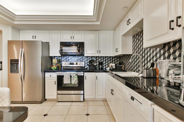 Detail Gallery Image 10 of 22 For 1099 1st St #119,  Coronado,  CA 92118 - 2 Beds | 2/1 Baths