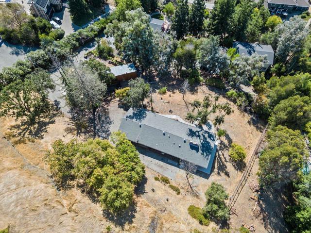 2592 Caballo Ranchero Dr, Diablo CA: https://media.crmls.org/mediaz/dd2c221a-db5b-455c-888b-7462334a8c12.jpg