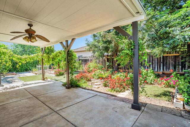 9712 Bovill Drive, Elk Grove CA: https://media.crmls.org/mediaz/dd2cc5d2-8e09-49de-b1a9-f1163433d657.jpg