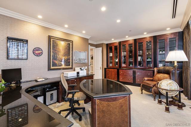 700 Front St, San Diego CA: https://media.crmls.org/mediaz/dd2d5c1b-0e6d-49a1-9d65-43c521bae171.jpg