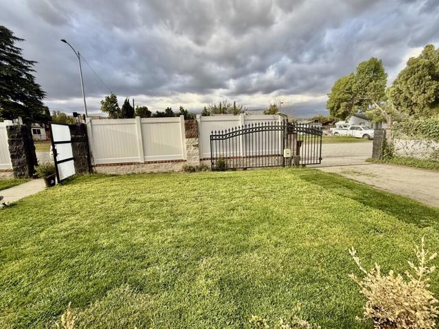 2356 W Hays Street, Banning CA: https://media.crmls.org/mediaz/dd2d9223-8401-48c5-920d-4aabefebe01f.jpg