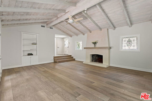 3933 Mandeville Canyon Road, Los Angeles CA: https://media.crmls.org/mediaz/dd2d9799-9a99-452c-9c5a-e78c26e3bb5a.jpg