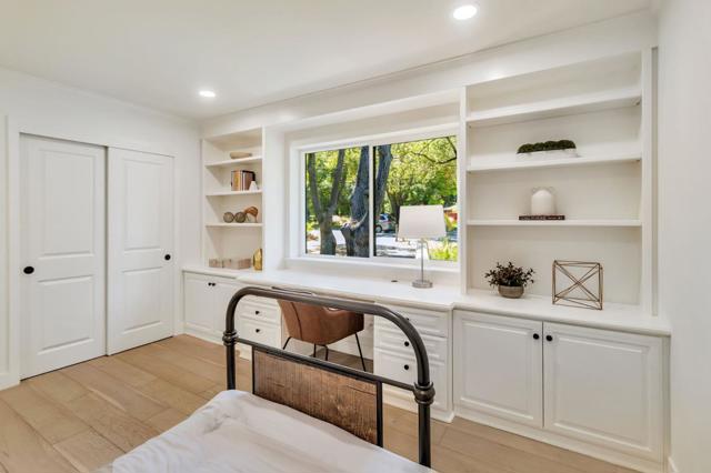 240 Willowbrook Drive, Portola Valley CA: https://media.crmls.org/mediaz/dd2ddd40-1efa-4722-9413-22f1b3c02ff9.jpg