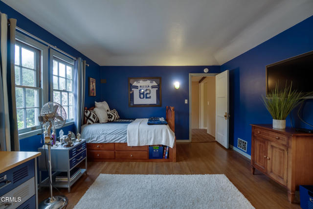 584 Rosemont Avenue, Pasadena CA: https://media.crmls.org/mediaz/dd2e256e-9693-417e-8ac9-2a525b991352.jpg