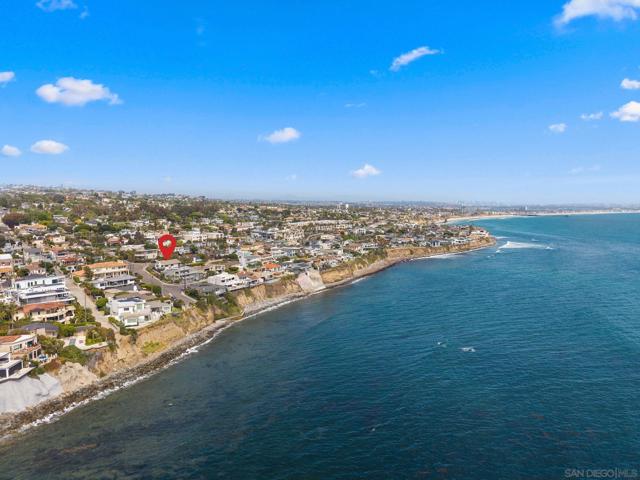5576 Chelsea Ave, La Jolla CA: https://media.crmls.org/mediaz/dd2e2faa-a99a-4c3f-bb2d-1c54c06b7195.jpg