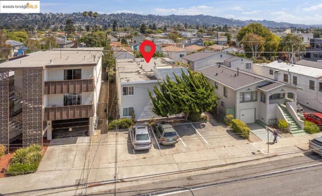 825 Kains Ave, Albany CA: https://media.crmls.org/mediaz/dd2ec9ae-de71-41eb-86d1-5ed6c79fb23d.jpg