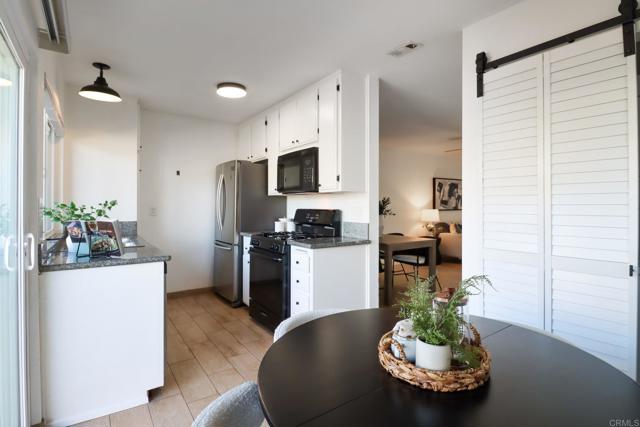 Detail Gallery Image 12 of 28 For 3434 Seabreeze Walk, Oceanside,  CA 92056 - 2 Beds | 1 Baths