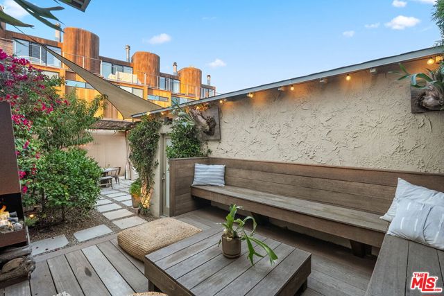 626 Pacific Street, Santa Monica CA: https://media.crmls.org/mediaz/dd2f14ff-dc31-404b-9e00-de2e8e9c2dde.jpg