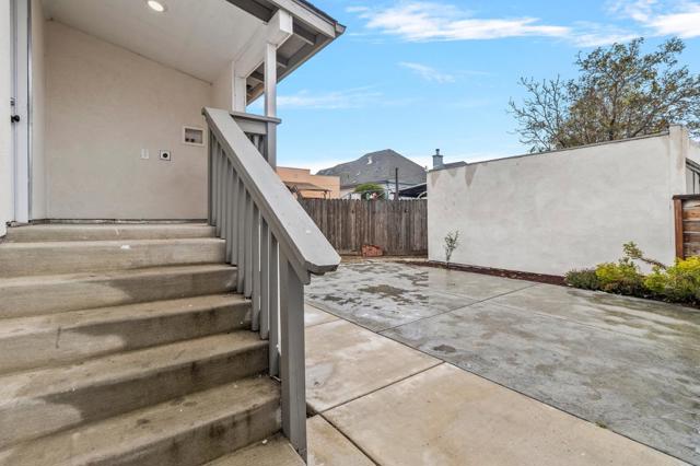 207 E San Luis Street, Salinas CA: https://media.crmls.org/mediaz/dd2f740a-4a52-4772-b59a-df9e2255ee7d.jpg