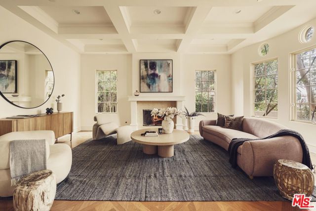 223 24th Street, Santa Monica CA: https://media.crmls.org/mediaz/dd2fea73-4635-4ce9-b7c2-cc8b1a17fc97.jpg