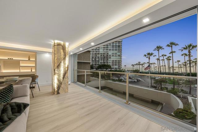 1820 Avenida Del Mundo, Coronado CA: https://media.crmls.org/mediaz/dd2ff889-7513-44a1-ad7f-33b29257f07f.jpg
