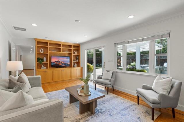 688 Kingswood Way, Los Altos CA: https://media.crmls.org/mediaz/dd3059eb-b4d4-431f-8129-abd136ed9caa.jpg