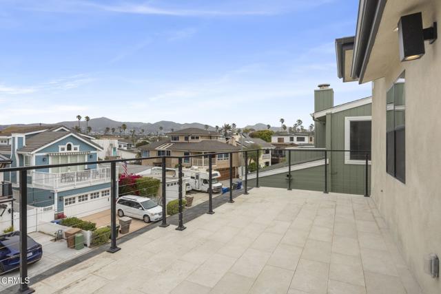 1194 Kingston Lane, Ventura CA: https://media.crmls.org/mediaz/dd308336-41f2-47bc-87d1-a1fbbd7f387d.jpg