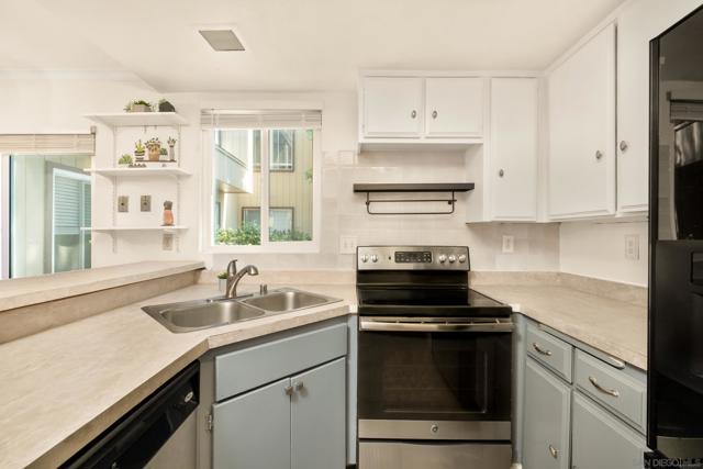 6544 College Grove Dr, San Diego CA: https://media.crmls.org/mediaz/dd312c57-521c-4e34-a8e5-d205b49aa7b7.jpg