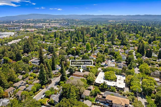 810 Cambridge Avenue, Menlo Park CA: https://media.crmls.org/mediaz/dd313c93-829e-4958-ba58-d51a6351ab24.jpg