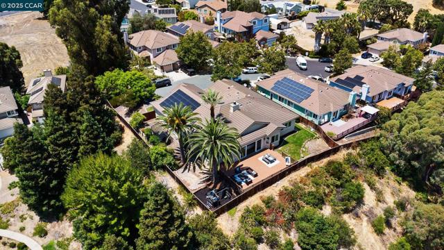 2058 Marazzani Dr, Martinez CA: https://media.crmls.org/mediaz/dd3199ff-75b1-4f3c-a645-3882194618a8.jpg
