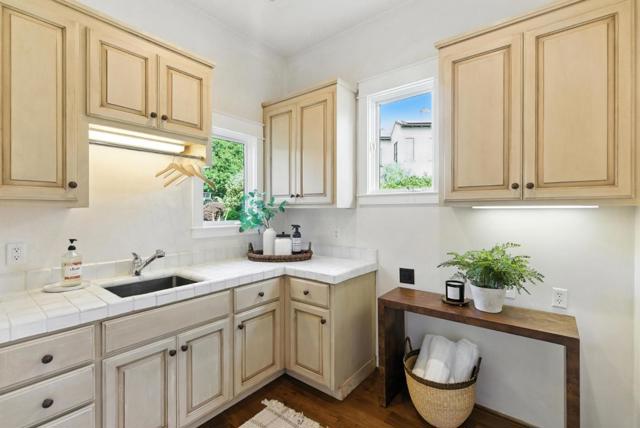 45 Sneckner Court, Menlo Park CA: https://media.crmls.org/mediaz/dd31ac04-fb9c-4b15-9d8e-fb6935bd3286.jpg