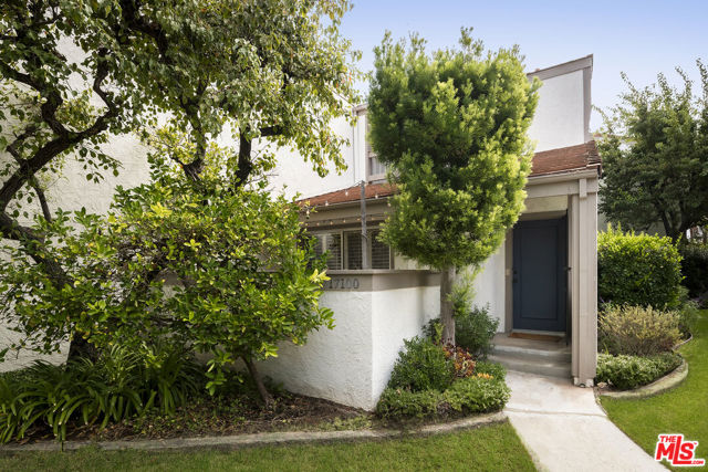 17100 Palisades Circle photo 2