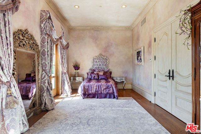 25305 Prado De La Felicidad, Calabasas CA: https://media.crmls.org/mediaz/dd322b78-576f-4e45-8cf6-2c644c8ed85f.jpg