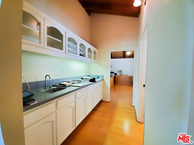 1643 5th Street, Manhattan Beach, California 90266, 4 Bedrooms Bedrooms, ,2 BathroomsBathrooms,Single Family Residence,For Sale,5th,24430795