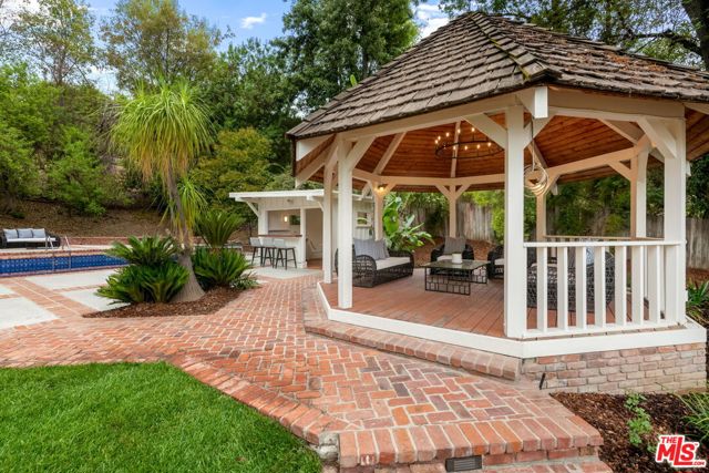 19159 Rosita Street, Tarzana CA: https://media.crmls.org/mediaz/dd32b7e3-7519-48ca-ad9d-c2eef1294219.jpg