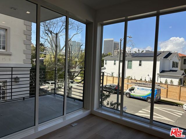 9842 Vidor Drive, Los Angeles CA: https://media.crmls.org/mediaz/dd33486d-062e-465e-8127-c4f35efabb14.jpg