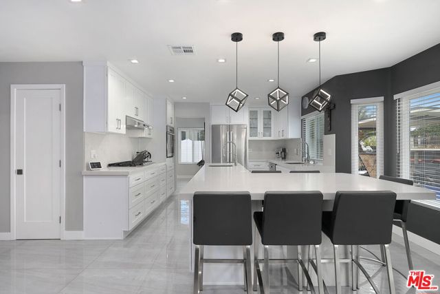 39665 Maple Leaf Court, Murrieta CA: https://media.crmls.org/mediaz/dd341780-7670-4eca-9063-f0d78469d2ff.jpg