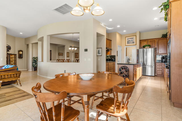 80610 Prestwick Place, Indio CA: https://media.crmls.org/mediaz/dd3430da-4daf-49af-ab8a-c46408ae3440.jpg