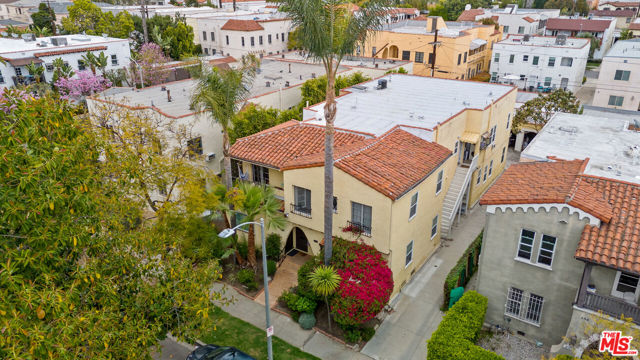 458 N Genesee Avenue, Los Angeles CA: https://media.crmls.org/mediaz/dd351b8a-ec5f-4bcc-af2b-f4d32641e911.jpg