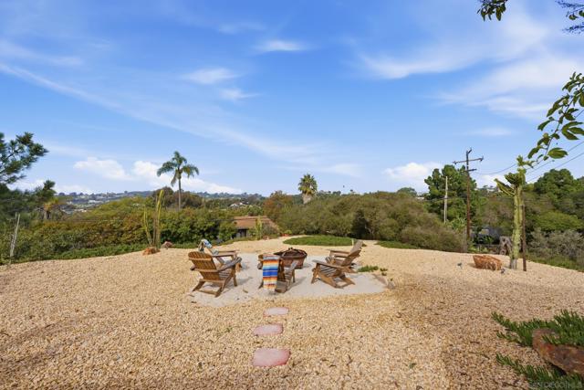 1047 Highland Dr, Del Mar CA: https://media.crmls.org/mediaz/dd354243-9da5-4b51-8463-f800ce59f65c.jpg