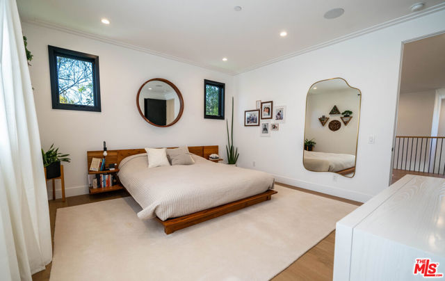 18938 Wells Drive, Tarzana CA: https://media.crmls.org/mediaz/dd35b06c-9458-46c9-80e9-ad179cdfd180.jpg