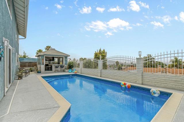 9933 Golden West Ln, Santee CA: https://media.crmls.org/mediaz/dd35f927-86d9-4869-b8dd-000bcf2074d8.jpg