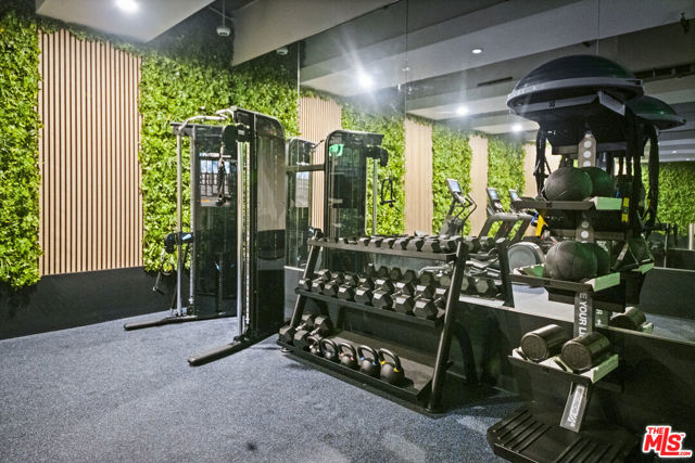 160 N La Peer Drive, Beverly Hills CA: https://media.crmls.org/mediaz/dd35ff56-c319-4ac8-ac05-e3612d2fd437.jpg